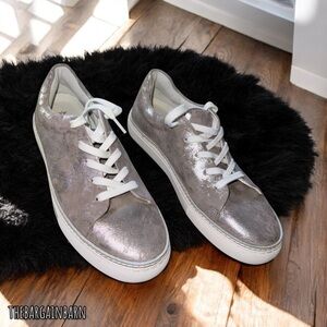 Johnston & Murphy NIB Women’s Callie Silver Metallic Italian Suede Sneakers (8)